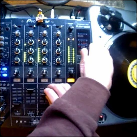 Classic Nu Skool Breaks Vinyl Mix by Damn Right